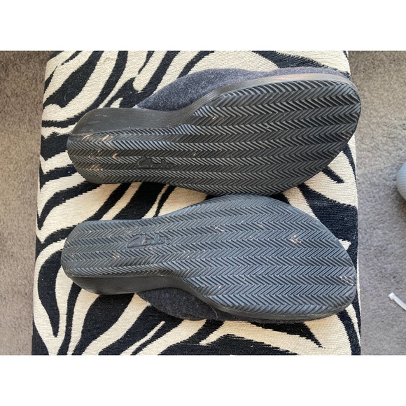 Clarks dark gray charcoal wool clogs, women's size 8 - Picture 7 of 12